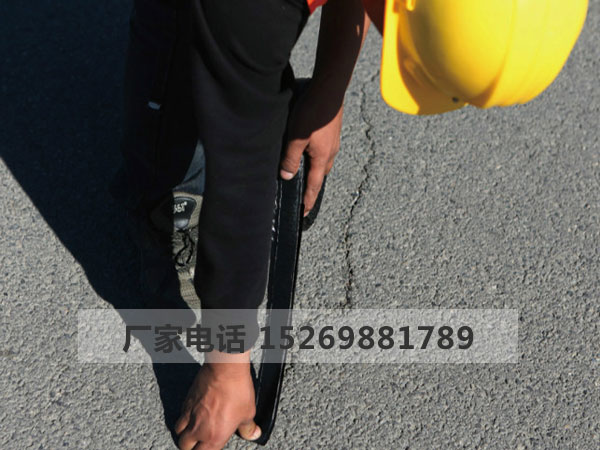 道路抗裂貼